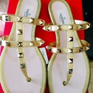 VALENTINO Garavani Rockstud Sandal